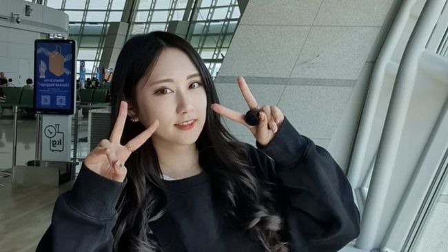 YouTuber asal Korea Selatan, Jiah, buka suara setelah dirinya viral karena diajak om-om Indonesia ke hotel ketika sedang makan sendirian.