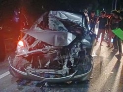 Minibus Tabrak Truk di Ulaweng Bone, 6 Orang Luka