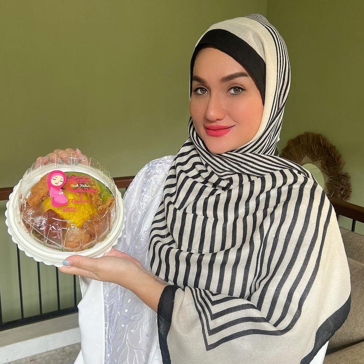 <p>Pada kehamilan kedua ini ia merasa lebih mudah lelah dan merasakan banyak keluhan seperti mood swing dan sering merasa pegal. Meski begitu, ia tetap menikmati perjalanannya menjadi seorang ibu. (Foto: Instagram: @tengkudewiputri_tdp)</p>