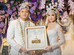 Istimewa Banget, 2 Adik Sambung Hadiri Pernikahan Rizky Febian dan Mahalini
