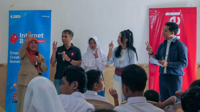 Telkomsel sukses menyelesaikan program Internet BAIK Series 8 yang mengusung tema 'Empower Creative Generation' dengan roadshow di Kediri.