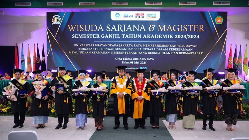 Universitas Bhayangkara Jakarta Raya (Ubhara Jaya) meluluskan 876 wisudawan sarjana dan magister di Auditorium Ubhara Kampus II, Bekasi pada Rabu (8/5).