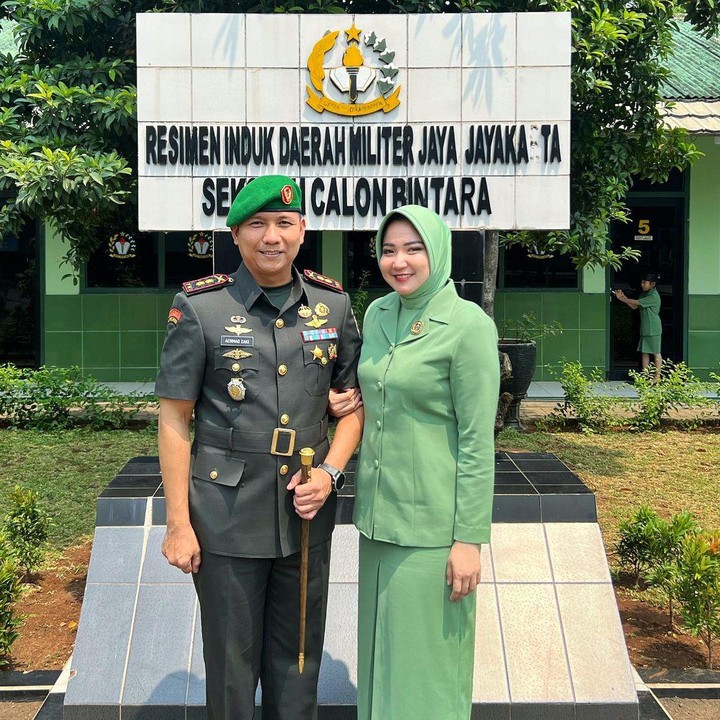 <p>Aktris Winda Khair dipersunting oleh seorang anggota TNI AD bernama Achmad Zaki pada tahun 2015. Ia pun kerap membagikan berbagai kegiatannya setelah menjadi seorang Ibu Persit. "Bismillahirrahmanirrahim, biarkan petualangan baru dimulai," tutur Winda dengan Bahasa Inggris. (Foto: Instagram: @windakhair)</p>