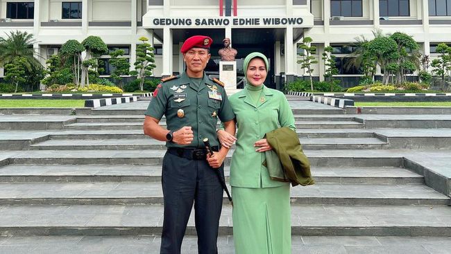 7 Artis Bersuamikan Abdi Negara, Kini Memilih Hidup Sederhana - Foto 1