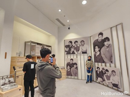 ARMY Datang Berkali-kali ke BTS Pop-up: MONOCHROME, Ada yang Sampai 4 Kali dan Habiskan Jutaan