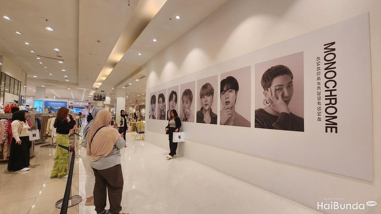 BTS Pop Up: MONOCHROME