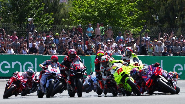 Jorge Martin menang Sprint Race MotoGP Prancis 2024 di Le Mans dalam balapan yang diwarnai Francesco Bagnaia gagal finis dan Marc Marquez tampil menggila.