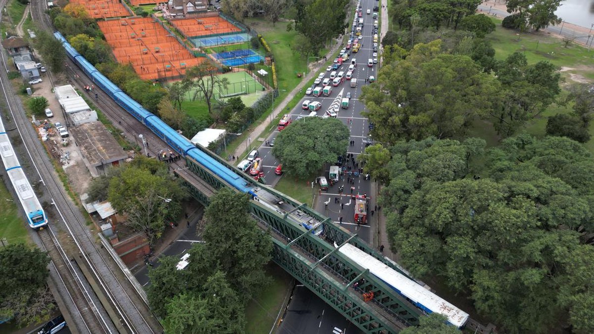 FOTO: Tabrakan Kereta di Argentina, Puluhan Orang Terluka