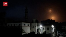 VIDEO: Bola-bola Api Peneror Langit Malam Rafah