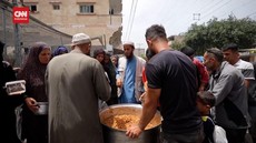 VIDEO: Pengungsi di Gaza Berdesakan Antre Makanan