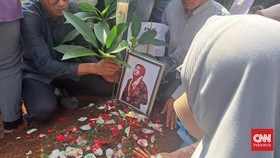 6 Jenazah Korban Kecelakaan di Subang Dimakamkan di TPU Parung Bingung