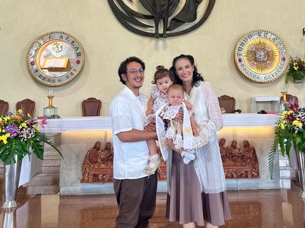 5 Potret Momen Baby Djala Anak Kedua Nadine Chandrawinata Dibaptis