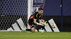 Maarten Paes Gagalkan Penalti, FC Dallas Kalah 1-3 dari LA Galaxy