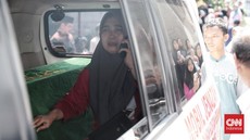 FOTO: Haru Pemakaman Siswa SMK Lingga Kencana Depok Korban Bus Maut