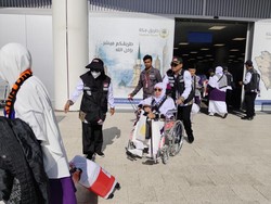 Jemaah Haji Indonesia Kloter Pertama Tiba di Madinah