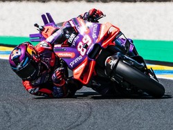 Momen Menegangkan Martin-Bagnaia-Marquez Saling Sikut di Lap Terakhir