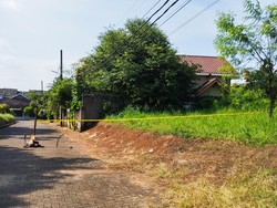 Lokasi Penemuan Mayat Terbungkus Sarung di Pamulang Dipasangi Garis Polisi