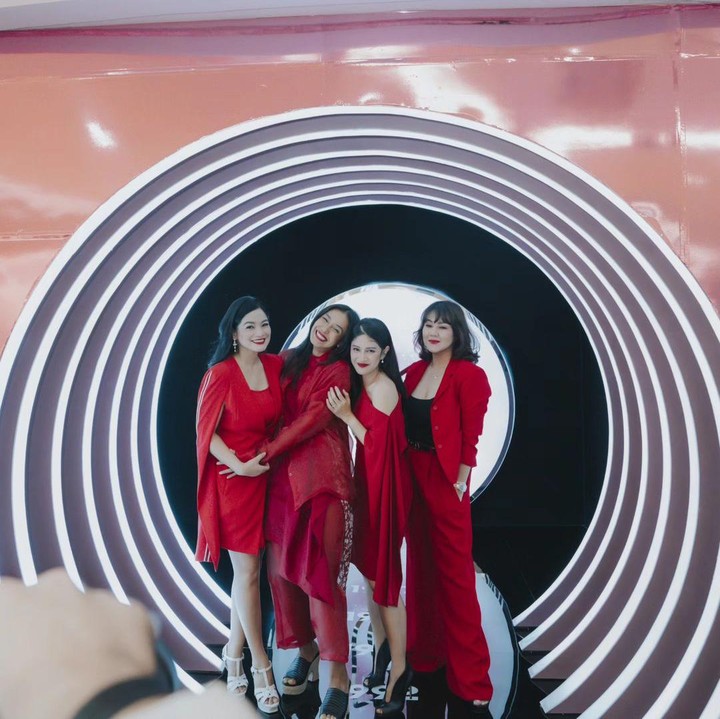 <p>Pertemuan kali ini ternyata juga bukan yang pertama untuk mereka, Bunda. Sebab, ketika merayakan ulang tahun yang ke-42, Dian Sastro turut mengundang para sahabatnya. (Foto: Instagram@therealdisastr)</p>