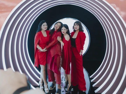 7 Potret Dian Sastrowardoyo Reuni Bareng Geng AADC, Awet Muda & Selalu Curi Perhatian