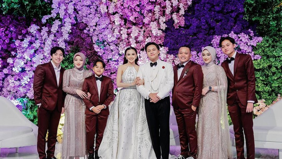 Santyka Fauziah pacar Sule di pernikahan Rizky Febian