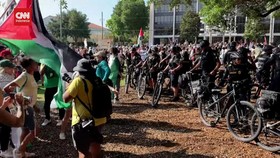 VIDEO: Bentrok Pedemo Pro-Palestina vs Polisi di Orlando AS