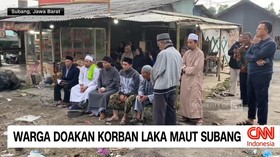 VIDEO: Warga Doakan Korban Laka Maut Subang