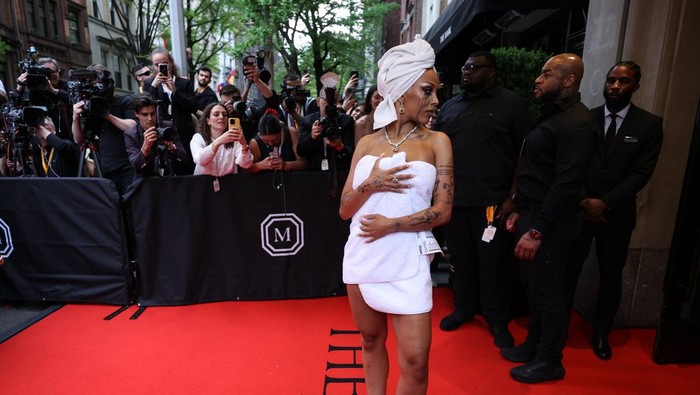 NEW YORK, NY - MAY 6: Doja Cat departs New York's luxury Mark Hotel on Monday (May 6) to head to the star-studded Met Gala in New York, United States on May 06, 2024.
 (Photo by Lokman Vural Elibol/Anadolu via Getty Images)
