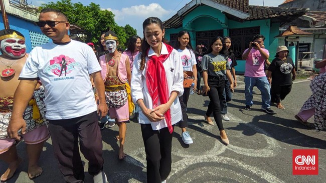 Anak politikus senior PDIP Aria Bima, Putri Maharani mengaku ingin mengabdi kepada kampung halamannya sehingga maju sebagai bakal calon wakil wali kota Solo.