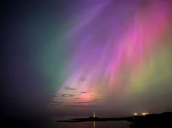 Kok Bisa, Badai Matahari Ciptakan Aurora Warna-warni di Langit