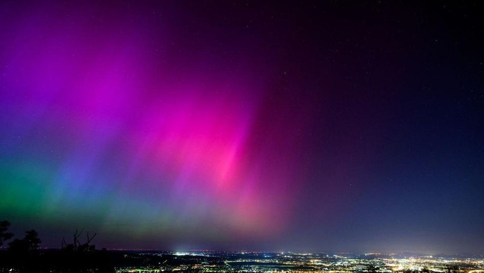 Langit Sejumlah Negara Warna-Warni, Yuk Mengenal Badai Matahari Ekstrem dan Dampaknya!