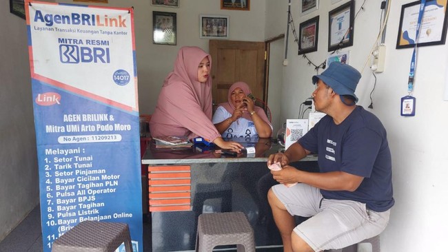 Wakil Direktur Utama BRI Catur Budi Harto mengatakan, jumlah AgenBRILink meningkat dari 650.780 agen per akhir Maret 2023 menjadi 796.836 agen per Maret 2024.