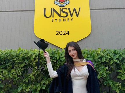 5 Potret Momen Wisuda Cindy May McGuire, Presenter & Putri Indonesia Lingkungan 2022