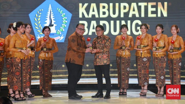 Badung Raih 15 Penghargaan Bergengsi di Ajang CNN Indonesia Awards