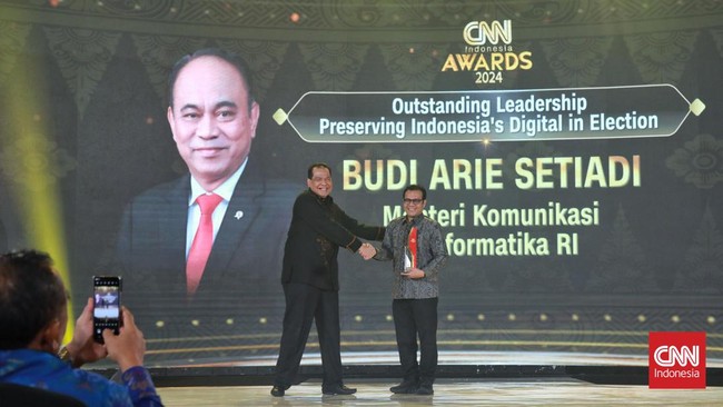 Budi Arie, Menteri Informasi dan Komunikasi, Gali Prestasi di Penghargaan CNN Indonesia Awards