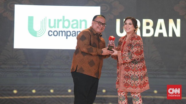 Urban Company Bali milik Maharani Kemala menerima penghargaan kategori Corporate Social Responsibility Excellence dalam CNN Indonesia Awards 2024.