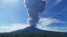 Gunung Ibu Kembali Meletus, Semburkan Abu Vulkanik Setinggi 600 Meter