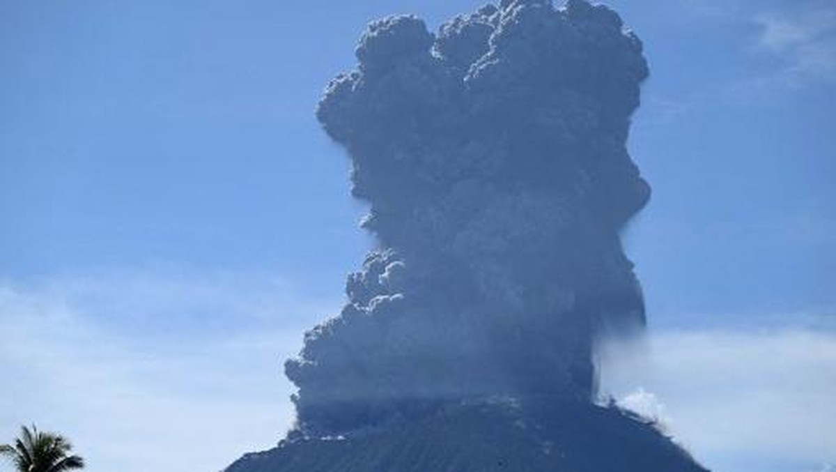 Kolom Abu 200 Meter di Gunung Ibu: Apa Artinya bagi Residents Nearby