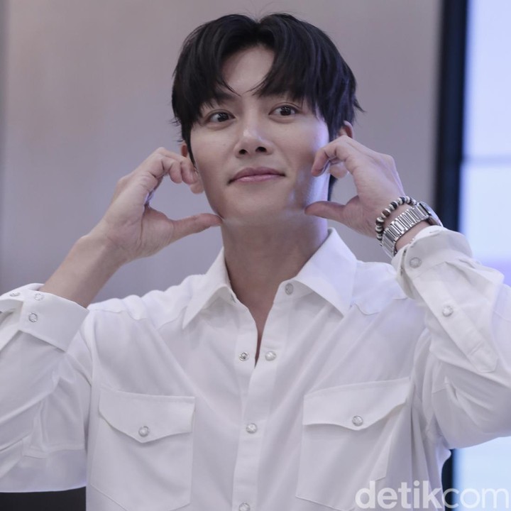 <p>Mengutip dari detikpop, Ji Chang Wook mengungkapkan rasa senangnya setiap kali mengunjungi Indonesia. Aktor kelahiran 1987 tersebut ungkap tempat favoritnya di Indonesia adalah Bali dan Labuan Bajo. (Foto: Atmi Ahsani Yusron/detikcom)</p>