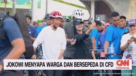VIDEO: Jokowi Menyapa Warga dan Bersepeda di CFD