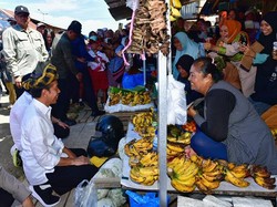 Kunjungi Pasar di Sultra, Jokowi Sebut Pedagang Kecil Penyumbang Ekonomi