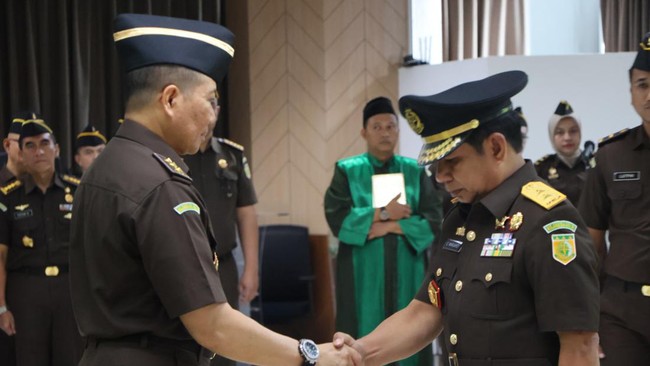 Laksamana Pertama (Laksma) TNI Effendy Maruapey resmi dilantik sebagai Direktur Penindakan pada Jaksa Agung Muda Bidang Tindak Pidana Militer pada Senin (13/5).