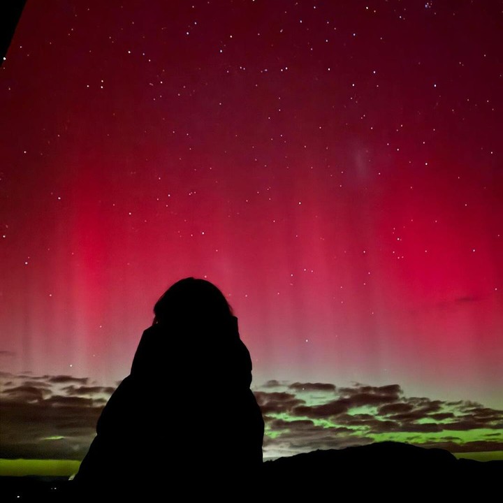 <p>Hal ini diungkapkan langsung oleh Nana pada laman Instagram-nya. Nana mengungkap bahwa bisa melihat aurora merupakan hadiah terindah dari Tuhan. Ia bahkan tidak dapat berkata-kata dan hanya bisa menangis. (Foto: Instagram: @nanamirdad_)</p>