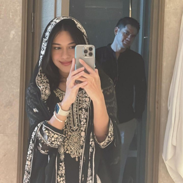 <p>Sejak menikah, Nana dan Andrew selalu tampil mesra dan romantis, Bunda. Mereka juga jauh dari pemberitaan atau gosip miring. (Foto: Instagram: @nanamirdad_)</p>