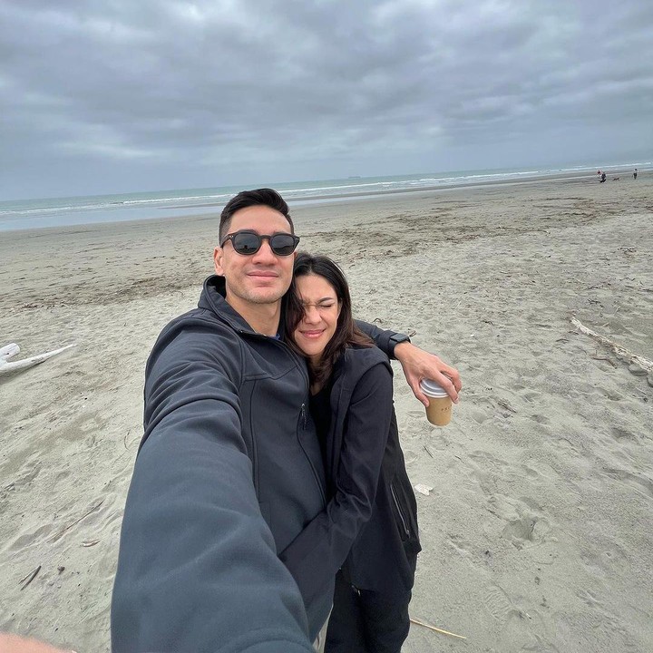 <p>Belum lama ini, Nana dan Andrew baru saja merayakan anniversary pernikahan. Mereka pun merayakannya dengan melihat fenomena alam aurora australis di Waikite Valley, Selandia Baru. (Foto: Instagram: @nanamirdad_)</p>