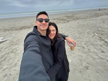 7 Potret Nana Mirdad & Andrew White Lihat Aurora di Selandia Baru, Terharu dan Sebut Hadiah dari Tuhan