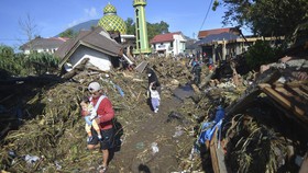 Kesaksian Lansia Korban Selamat Banjir Bandang Sumatera Barat