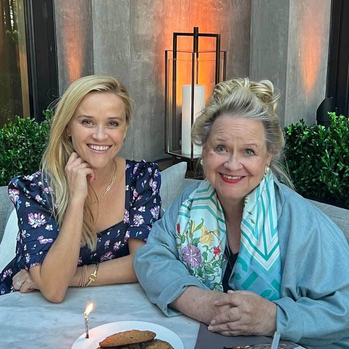 6 Seleb Hollywood Rayakan International Mother's Day