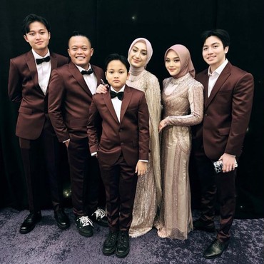 Isu Akan Jadi Ibu Sambung, 7 Potret Kedekatan Santyka & Anak-anak Sule