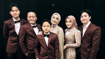 img-title Isu Akan Jadi Ibu Sambung, 7 Potret Kedekatan Santyka & Anak-anak Sule