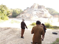 Pemkab Bone Minta Pemprov Sulsel Tinjau Ulang Izin Tambang Batu di Wollangi